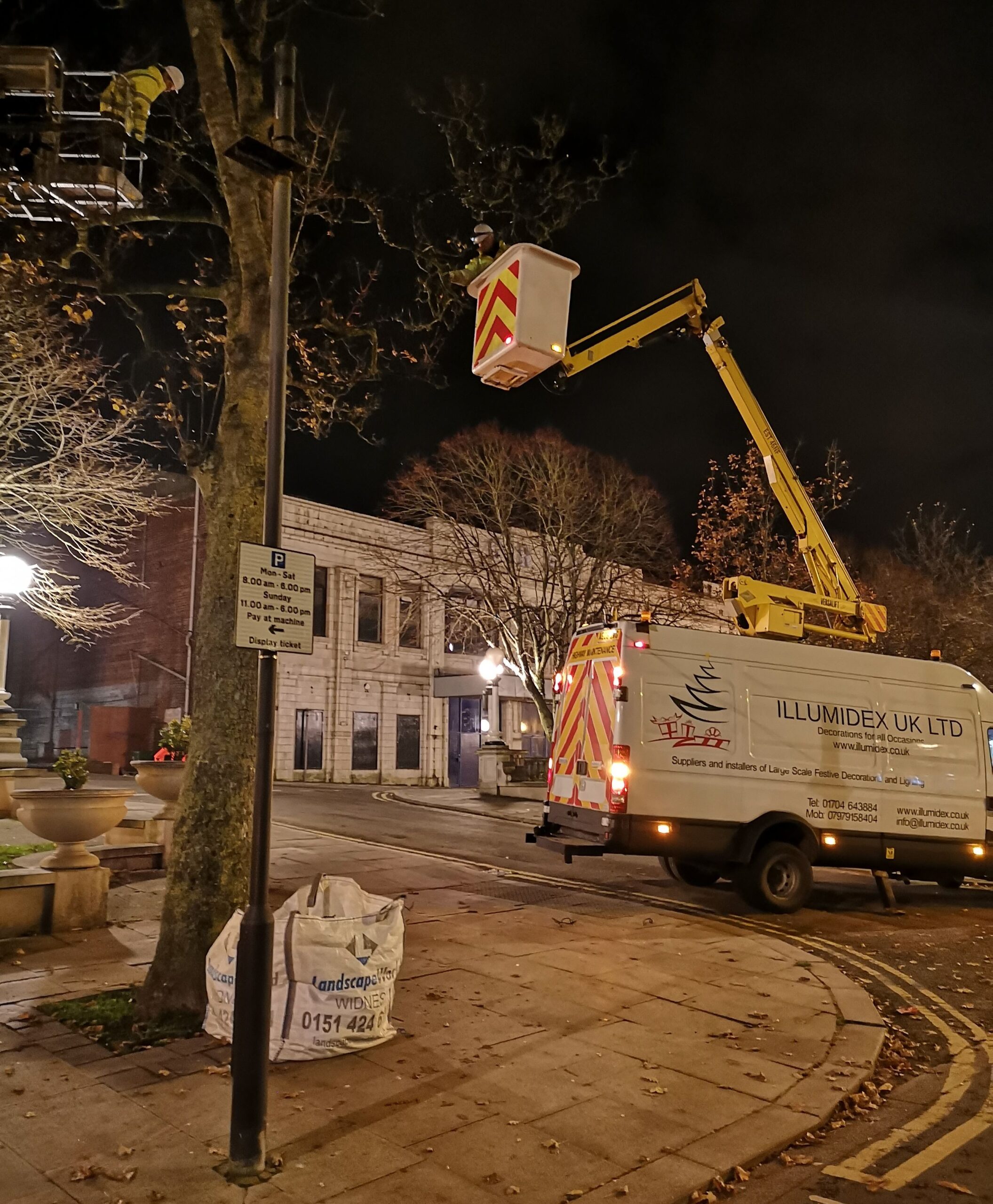 IllumiDex UK Ltd has begun the process of removing and replacing decorative lights along the mile-long length of the Lord Street shopping boulevard in Southport thanks to Southport BID and Southport Town Deal