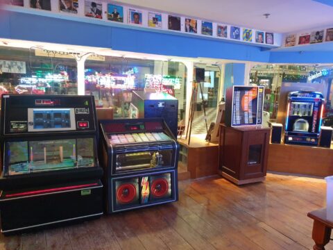 Classic jukebox emporium opens in Southport after explosion in people building bars at home in lockdown