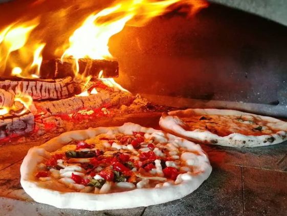 Wood Fired Pizza at 600 Degrees Pizza 