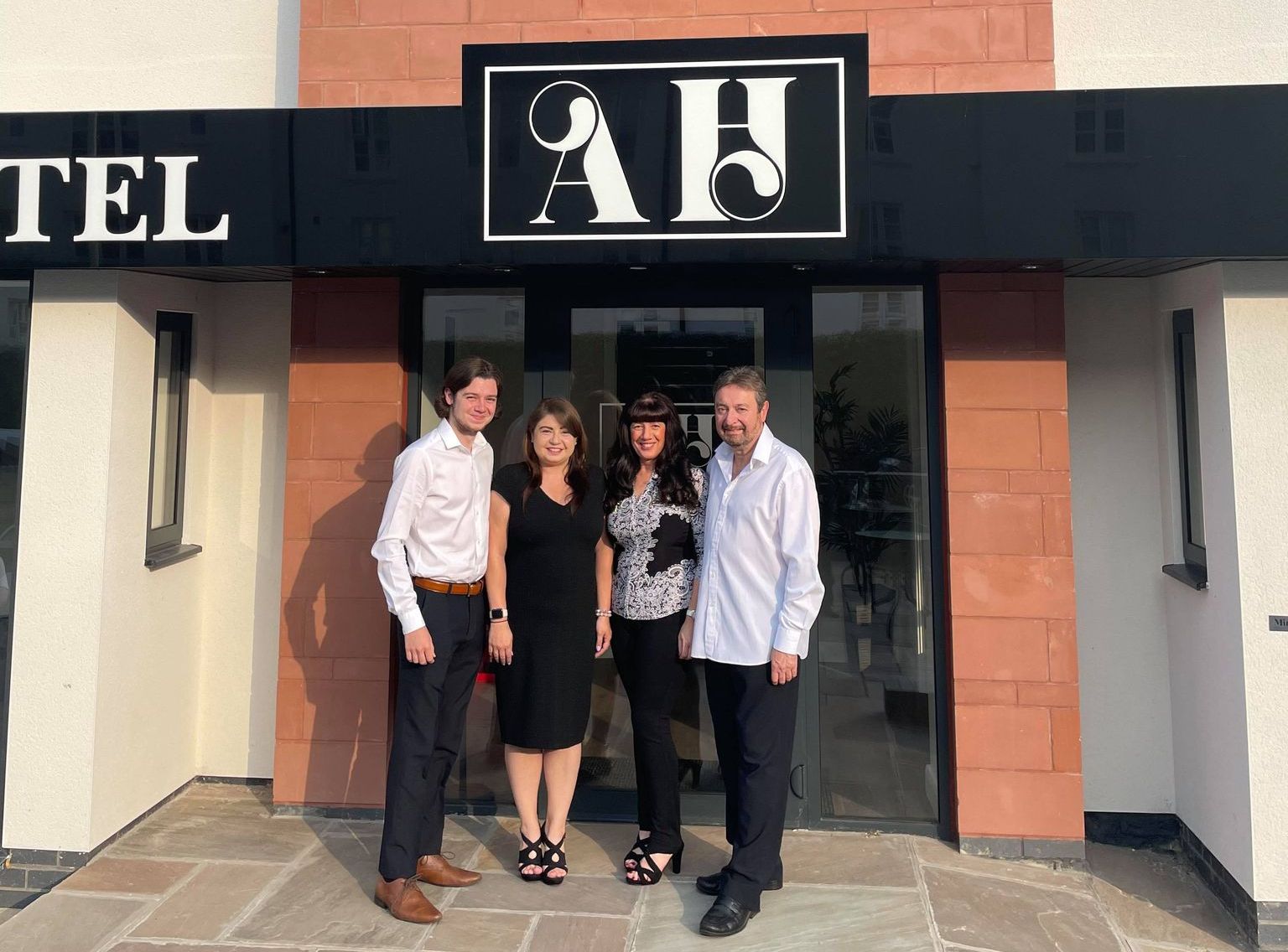 Anelli Hotel & Amici Bar has opened at 1-3 Avondale Road in Southport town centre. The hotel is run by the Anelli family: Roberto and Karen with children Adriana and Fabrizio