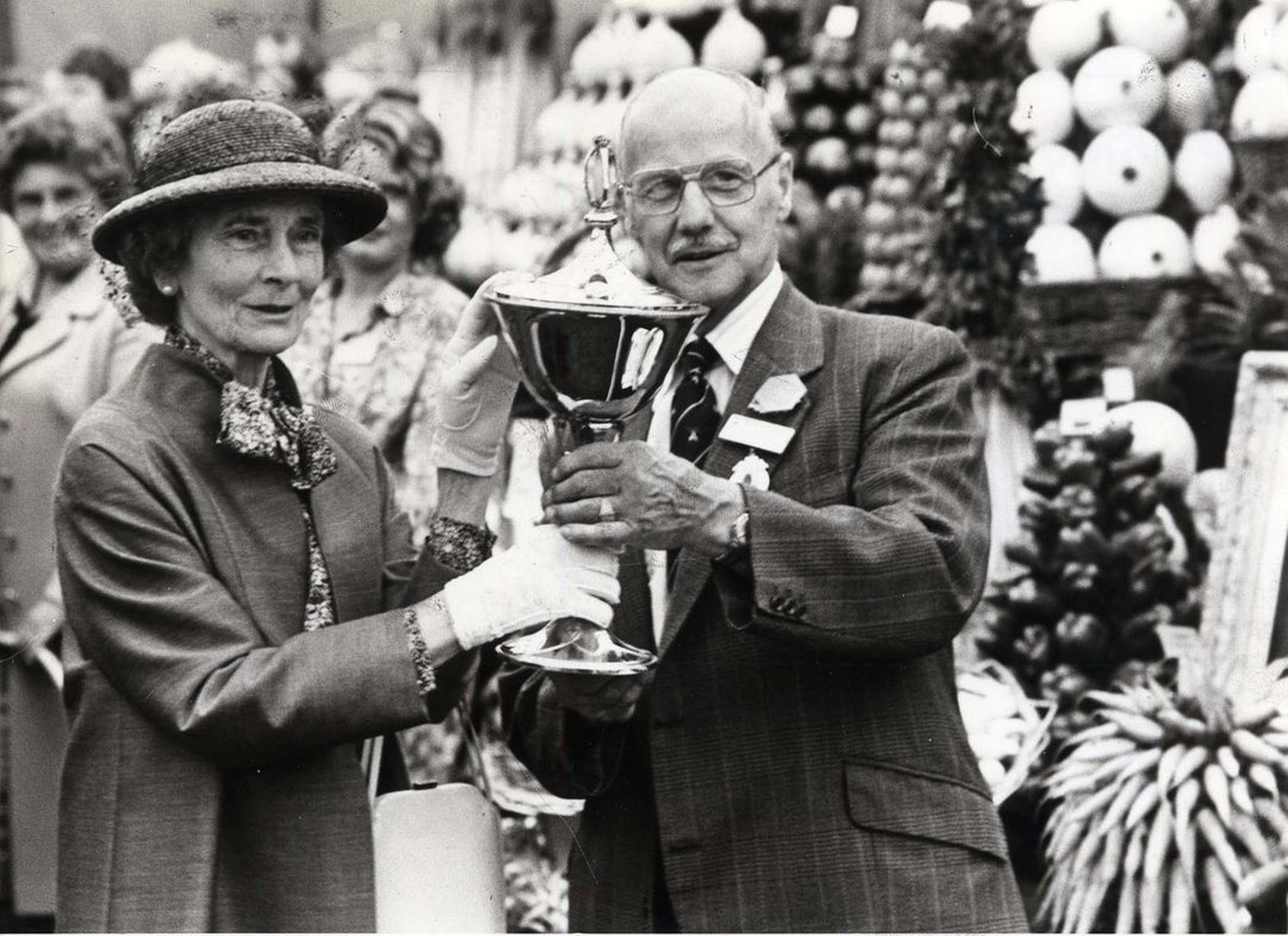 Martin Robinson receives the Brookhouse Trophy for Best Exhibit in Show from Princess Alice, Duchess of Gloucester, at the 1979 Southport Flower Show