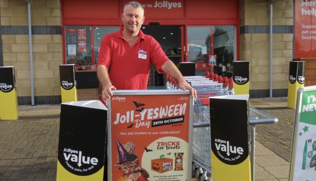 Jollyes pet store in Southport is inviting people to join them for a Halloween themed Joll-yesween Day this Saturday (29th October 2022). Store Manager Martin Pitt. Photo by Andrew Brown Media