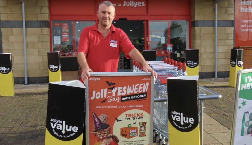 Jollyes pet store in Southport is inviting people to join them for a Halloween themed Joll-yesween Day this Saturday (29th October 2022). Store Manager Martin Pitt. Photo by Andrew Brown Media