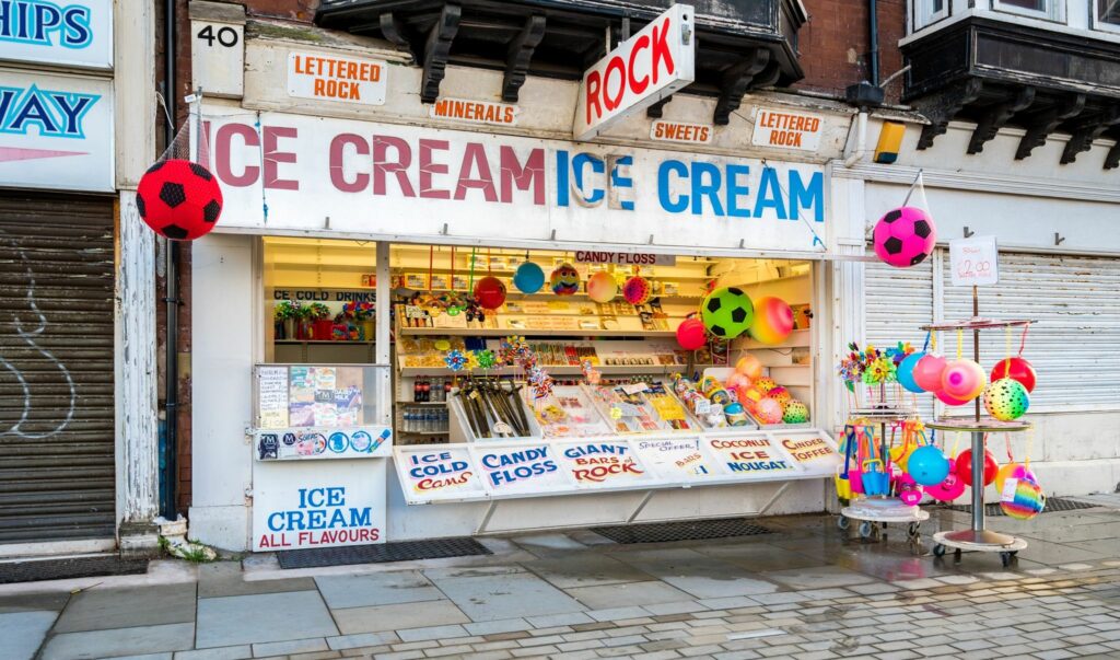An ice cream kiosk on Scarisbrick Avenue in Southport town centre has been put up for sale by Fittons Estates