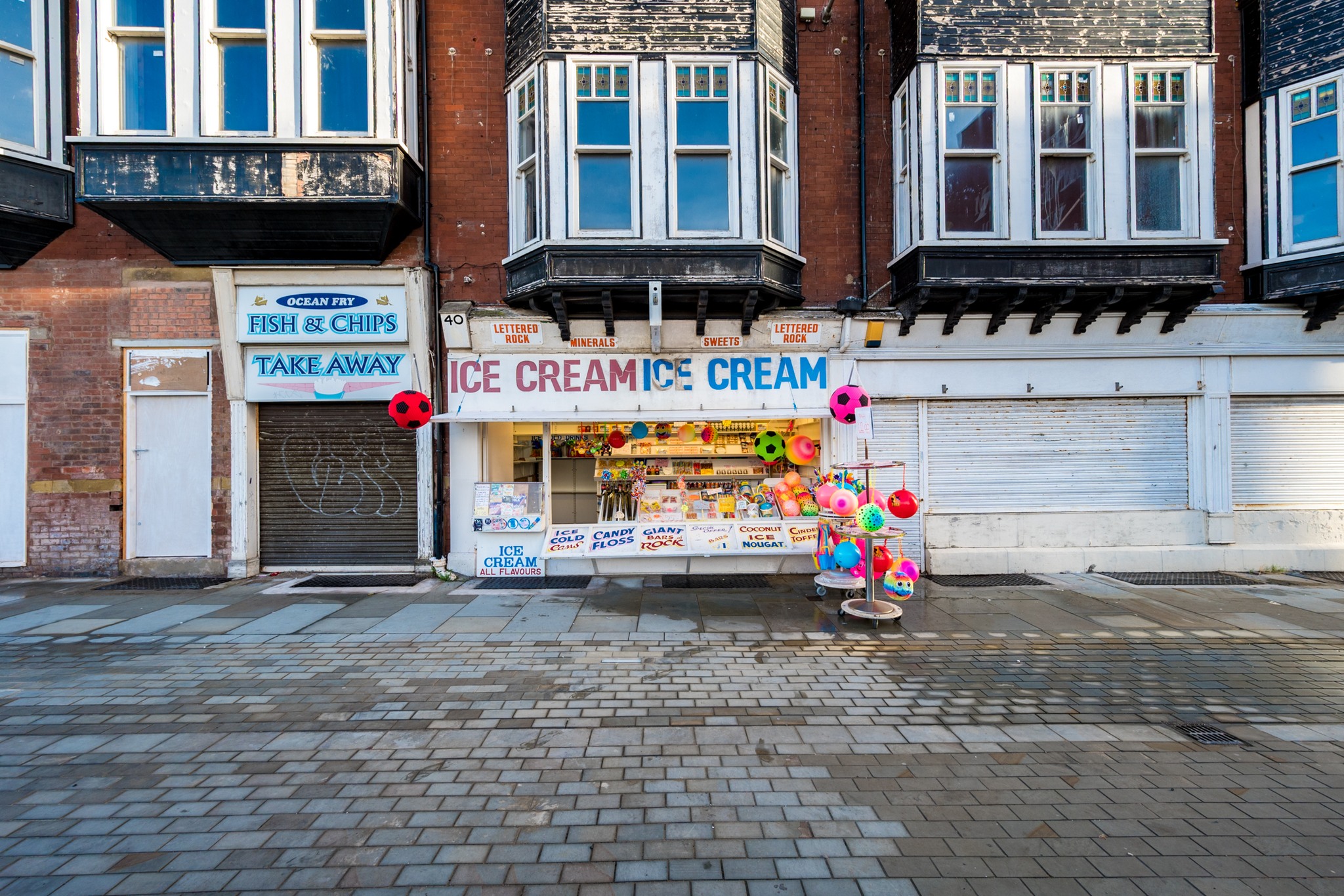An ice cream kiosk on Scarisbrick Avenue in Southport town centre has been put up for sale by Fitton Estates
