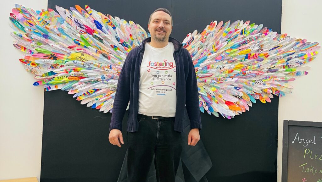 Sefton’s Fostering Service invites you to view a beautiful ‘Angel Wing’ art installation at Crosby Library in Waterloo, as it honours foster carers and highlights the need for more people to open their homes to vulnerable children
