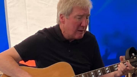 Singer guitarist Neville Grundy hosts ovarian cancer fundraising night in Ainsdale with Al Stewart songs