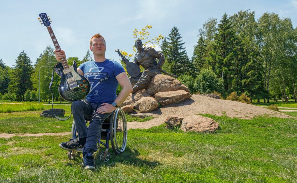 Ivan Zamiga is a 40-year-old wheelchair user from Ukraine who fell in love with street music after a trip with a friend to the sea with no money but two guitars. In 2016, he decided to leave his job in the IT field and pursue his ultimate dream by completely switching to busking