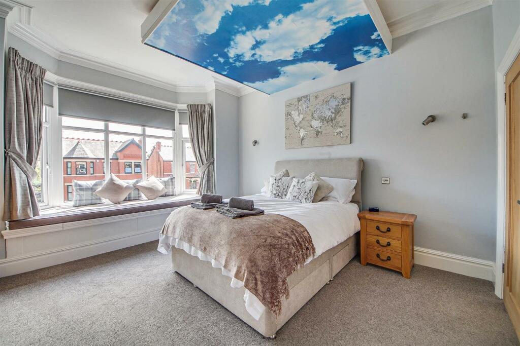 A spacious six-bedroom, three-bathroom family home in Southport with features including an outside kitchen, hot tub, a sauna and a gym is on sale with FlexiAgent for £570,000
