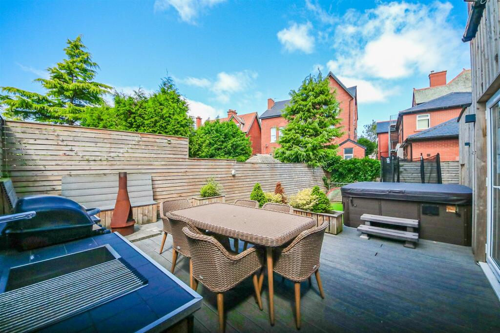 A spacious six-bedroom, three-bathroom family home in Southport with features including an outside kitchen, hot tub, a sauna and a gym is on sale with FlexiAgent for £570,000