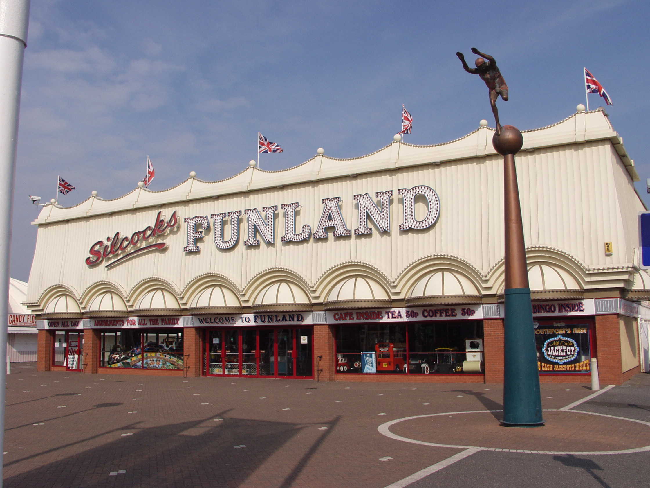 Silcock's Funland in Southport has been entertaining customers since 1983. Previous uses of the building before then included The Golden Goose, Follies and Dixieland Showbar. Silcock's Funland in Southport  Photo by Silcock Leisure Group