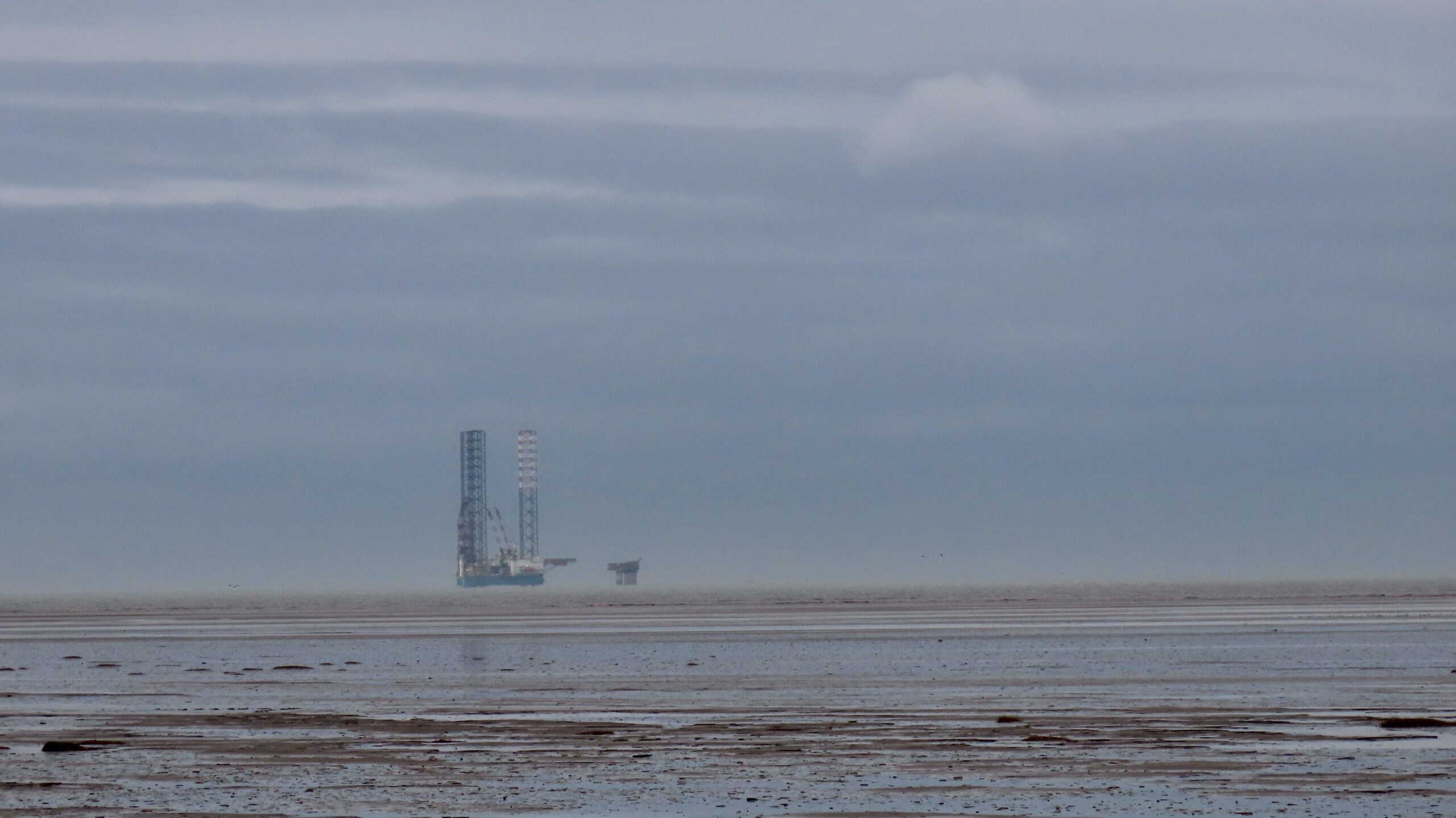 The rig off the coast in Southport in Lierpool Bay in Southport. Photo by Andrew Brown Stand Up For Southport