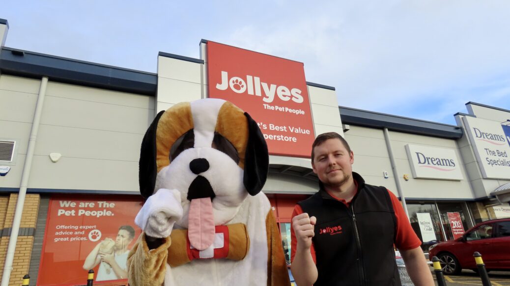 Hundreds of runners will enjoy the 13th Southport Mad Dog 10k run sponsored by Jollyes - The Pet People