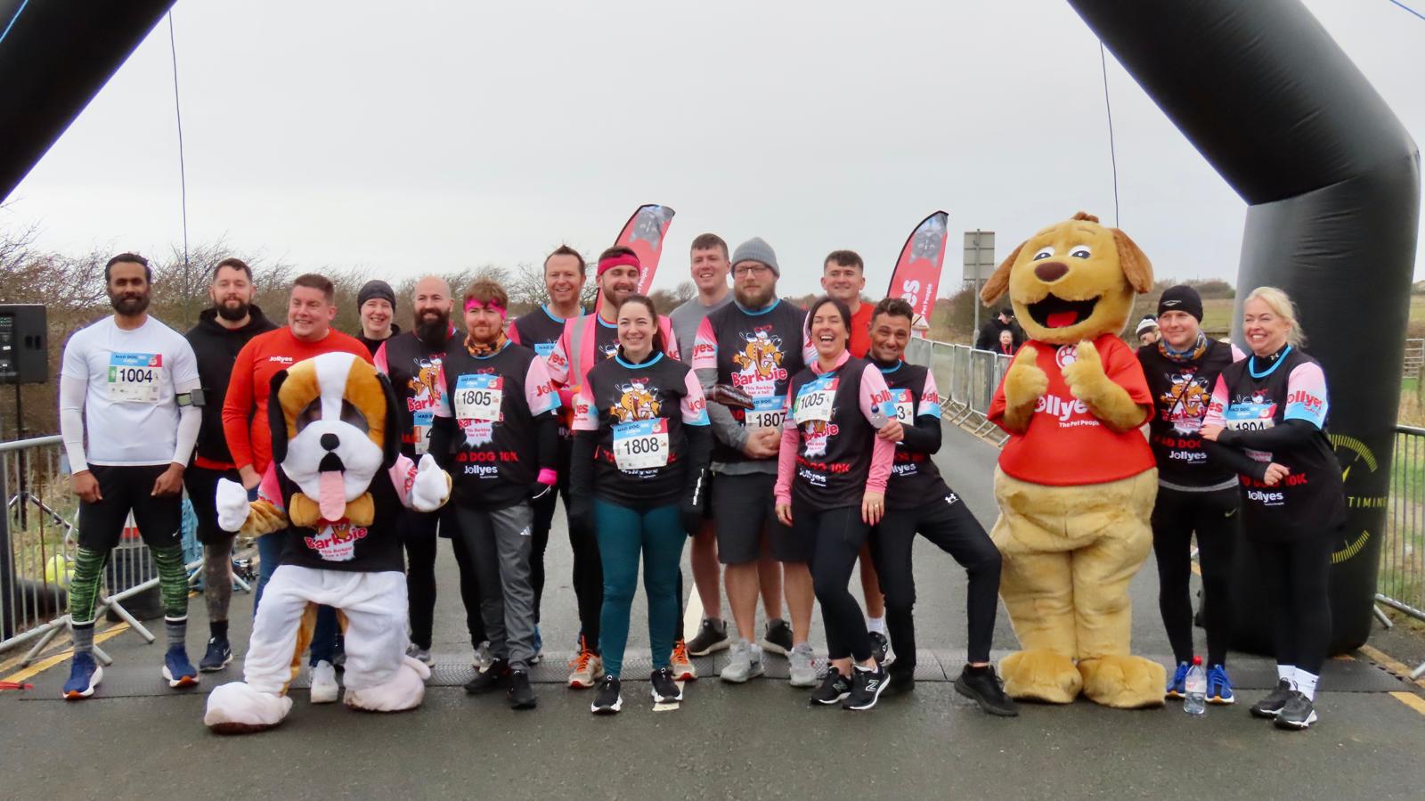 Hundreds of runners enjoyed the Southport Mad Dog 10lk run sponsored by Jollyes - The Pet People. The Jollyes team 