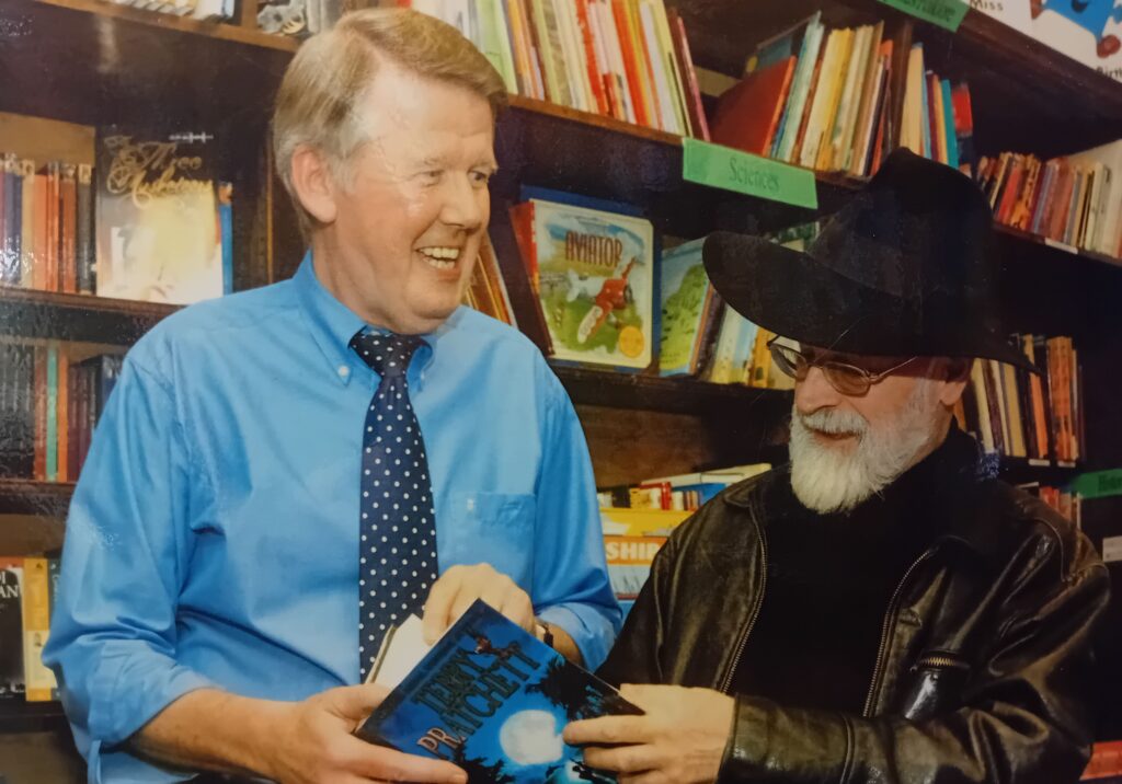 Tributes have been paid to Laurie Hardman the owner of Broadhurst's bookshop in Southport.Laurie with author Terry Pratchett on a visit to the shop