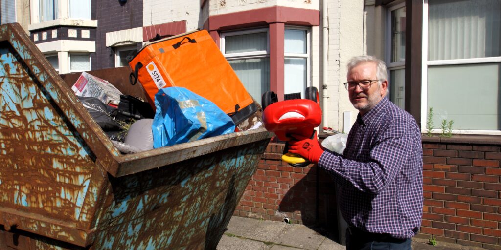 MP Peter Dowd rolled up his sleeves and joined Sefton Council's #WFT Why Fly Tip? campaign in Bootle