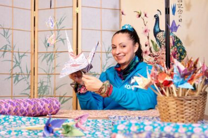 Zulay Sayalero paper folding in her studio