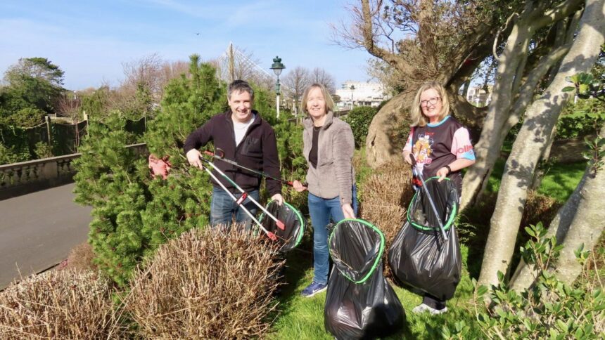 Volunteers take part in the Great British Spring Clean at Kings Gardens in Southport. Photo by Andrew Brown Stand Up For Southport