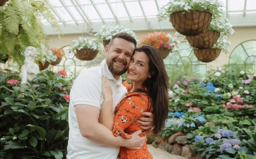 Southport singer Kelly Bond and fiance Shaun McMahon are getting married in 2027 with nearly every wedding supplier from Southport.