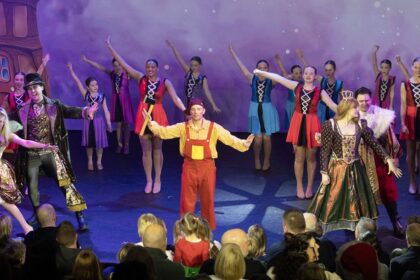 Production photo from 2025 Jack and the Beanstalk panto at Oak Theatre and Studios. Credit David Munn Photography