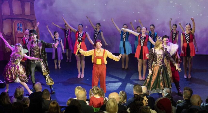 Production photo from 2025 Jack and the Beanstalk panto at Oak Theatre and Studios. Credit David Munn Photography